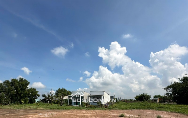Bán đất thổ cư 100% - Chỉ 670 triệu - Sổ hồng riêng - tại Hậu Nghĩa, Đức Hòa, Long An