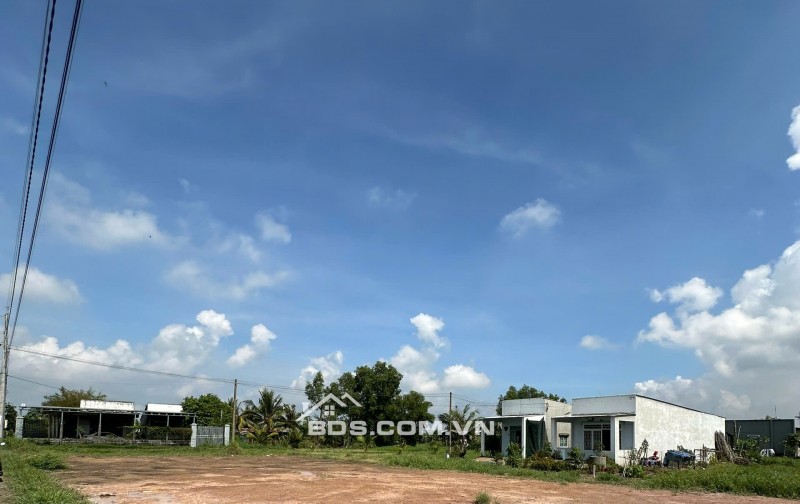 Bán đất thổ cư 100% - Chỉ 670 triệu - Sổ hồng riêng - tại Hậu Nghĩa, Đức Hòa, Long An