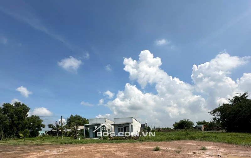 Bán đất thổ cư - chỉ 670 triệu- Sổ hồng riêng - tại Hậu Nghĩa, Đức Hòa, Long An