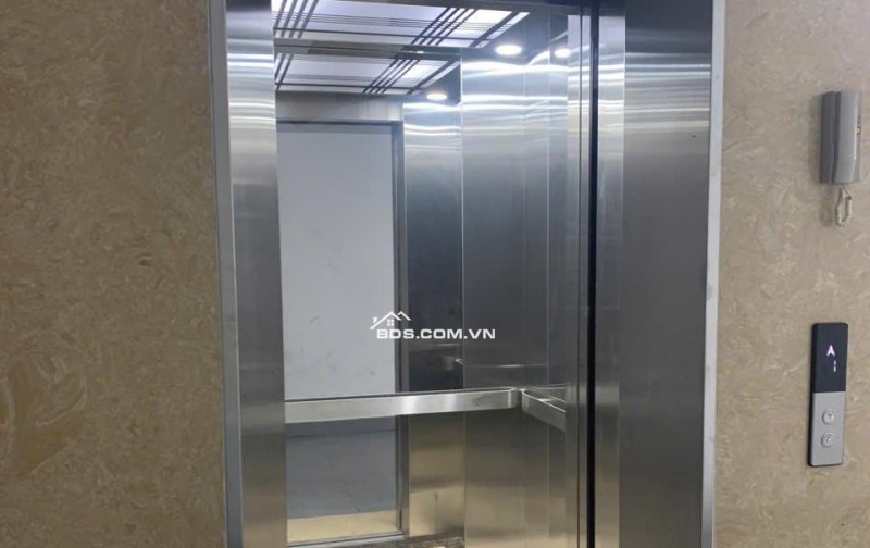 Chính chủ cho thuê nhà diện tích lên tới 290 m2, 3 tầng mới xây dc 6 tháng, oto tránh trước nhà, đỗ vào nhà oto 7 chỗ , giá 30tr/1 tháng