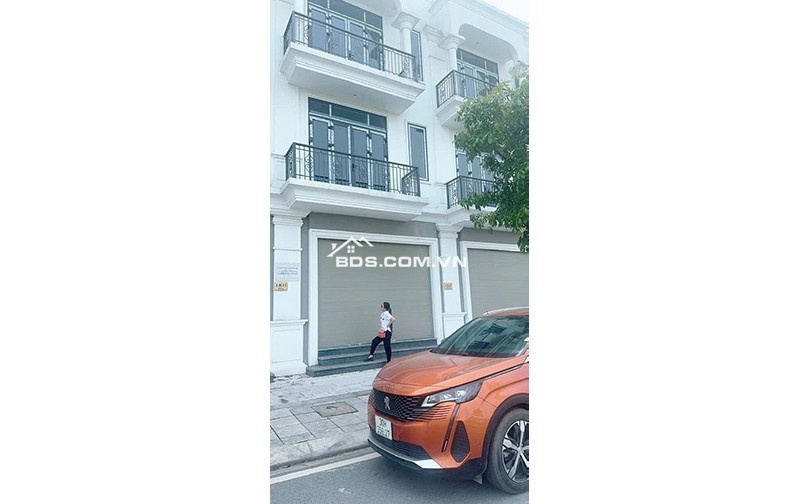 Bán căn liền kề Calyx Residence 319 Đông Anh sổ đỏ chính chủ view vườn hoa.
