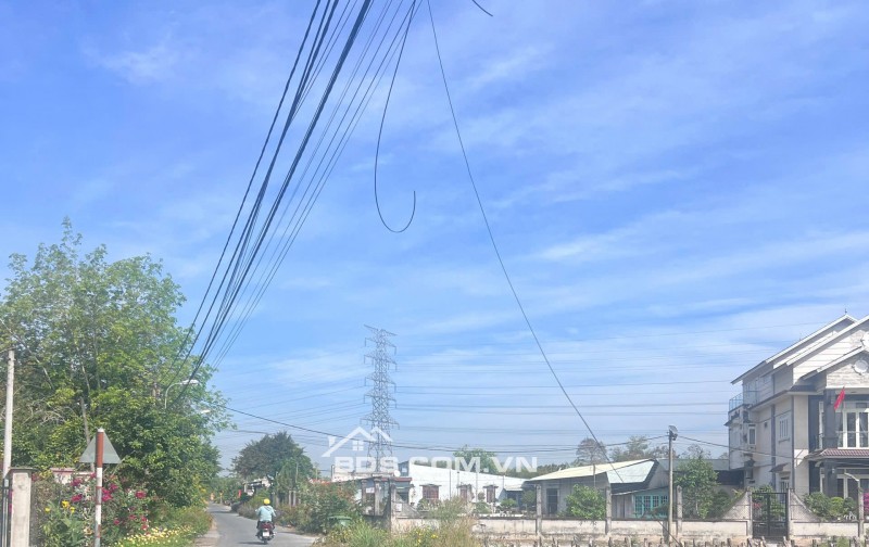 Bán lô đất ngay đường Nguyễn Văn Khạ, Phú Hòa Đông, Củ Chi , 1653m2, 300m2 thổ cư. 6,5 tỷ thương lượng