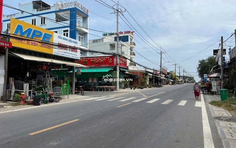 Bán lô đất mặt tiền Tỉnh Lộ 7, ngay chợ lô 6. 5x30 full thổ, 2 tỷ 450 thương lượng.