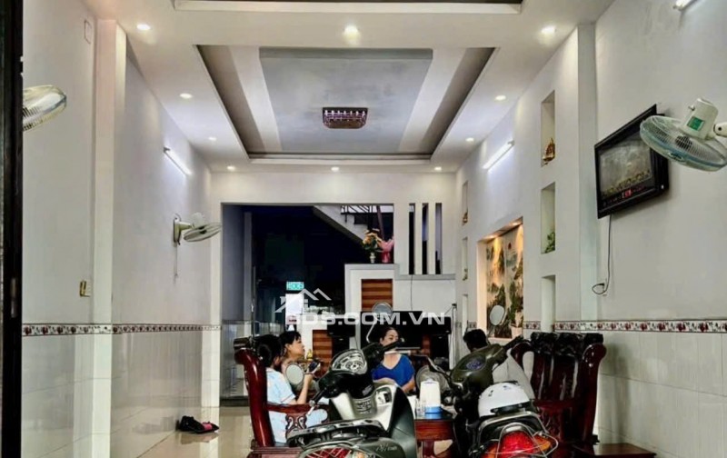 Bán gấp cái nhà 1 lầu ở gần THCS Tân Phú Trung Củ Chi dt 146m2 665 TRIỆU, Sổ hồng riêng sang tên.