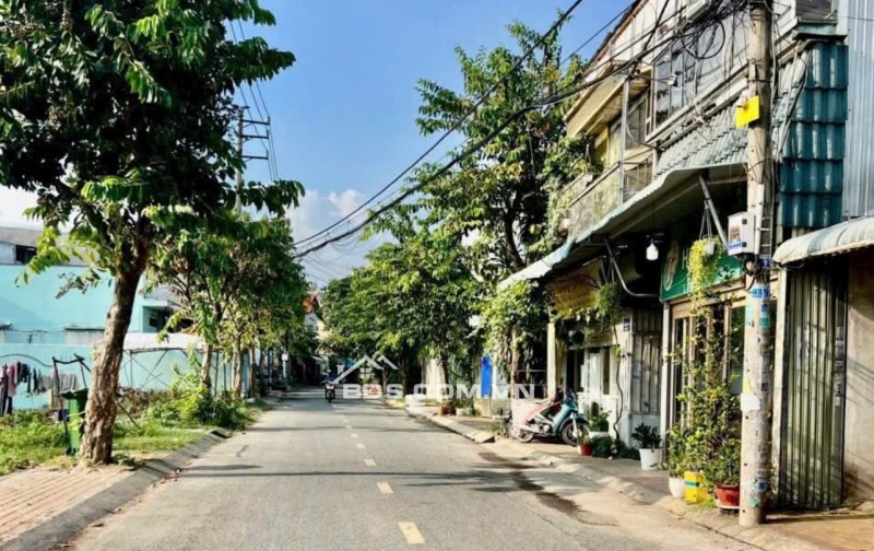 Bán gấp cái nhà 1 lầu ở gần THCS Tân Phú Trung Củ Chi dt 146m2 665 TRIỆU, Sổ hồng riêng sang tên.