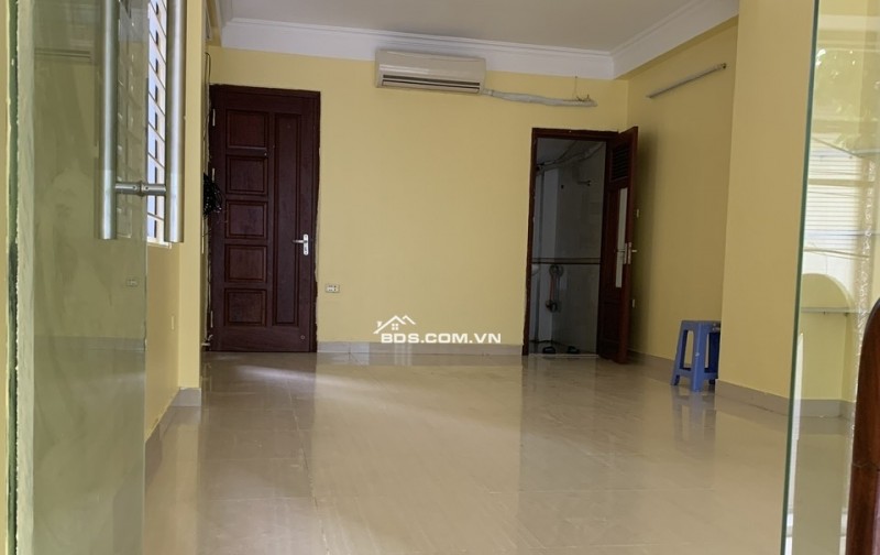 Cho thuê văn phòng tầng 1- 40 m2 tại Mễ Trì Thượng, đường ô tô tránh