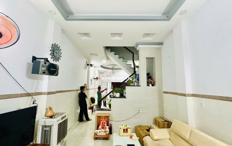 Nhà đẹp kiên cố - Ngay Hiệp Thành City - Hẻm xe hơi Trần Thị Hè - 4x17m - 3 tầng - 4.75 tỷ