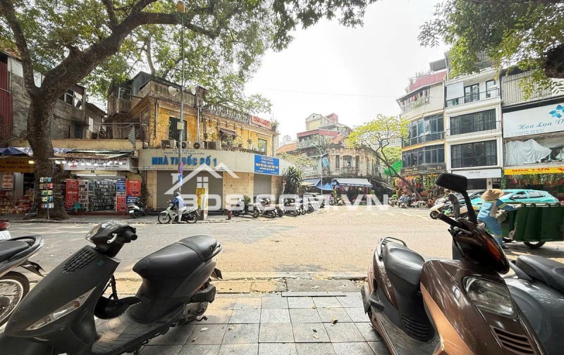 BÁN NHÀ MẶT PHỐ HÀNG LƯỢC, HOÀN KIẾM. 84M2 4 TẦNG MT 4,5M GIÁ 68 Tỷ- VỈA HÈ RỘNG- KINH DOANH VÔ ĐỐI-0978834597