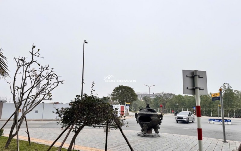 Vinhomes Ocean Park1. Chân đế Shophouse khu P4 Pavilion Dt 82 m Giá 8.6 tỷ