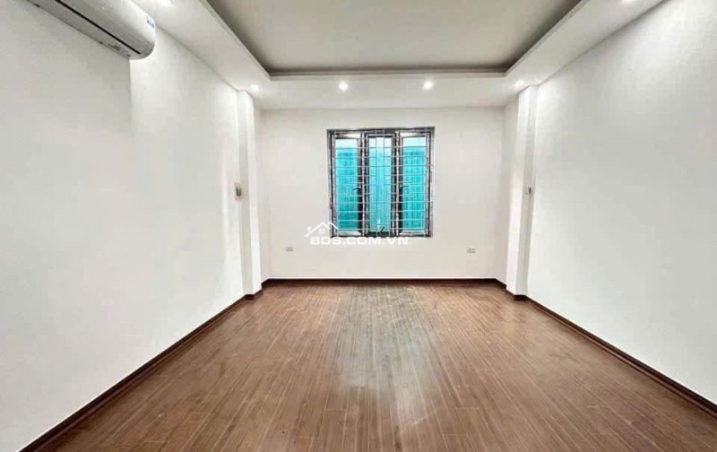 Bán Nhà Đông Thiên Lĩnh Nam 30m 5 Tầng 4 Ngủ Nhà Mới Giá 4.1 Tỷ Sổ Chung