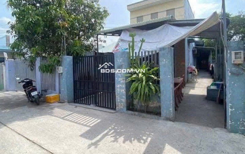 BÁN NHÀ MẶT TIỀN - ĐƯỜNG BÊ TÔNG 5M - THỊ TRẤN HÓC MÔN - GIÁ CHỈ 4,9 TỶ (THƯƠNG LƯỢNG)