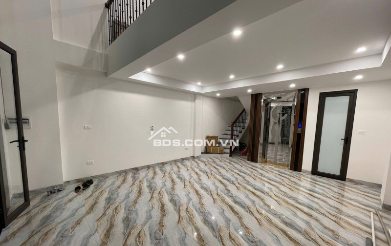 Bán Nhà Phố Hoàng Cầu - 45m x 7 Tầng Thang Máy - Ô Tô Đỗ Cửa - Giá 15,3 tỷ