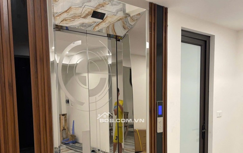 Bán Nhà Phố Hoàng Cầu - 45m x 7 Tầng Thang Máy - Ô Tô Đỗ Cửa - Giá 15,3 tỷ