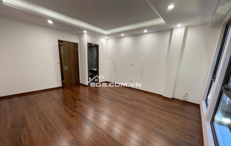 Bán Nhà Phố Hoàng Cầu - 45m x 7 Tầng Thang Máy - Ô Tô Đỗ Cửa - Giá 15,3 tỷ