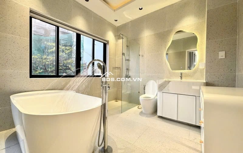 Villa lô góc ,hồ bơi - Ngay cổng sân bay - Giá 22 tỷ .