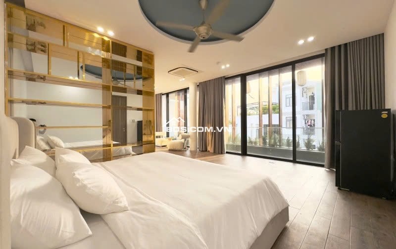 Villa lô góc ,hồ bơi - Ngay cổng sân bay - Giá 22 tỷ .