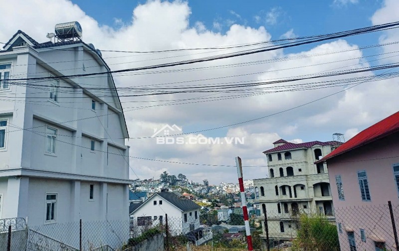 Chính chủ tôi cần bán nhanh (hoặc cho thuê) lô đất đẹp ngay trung tâm Đà Lạt, phường 3, đường Tô Hiến Thành