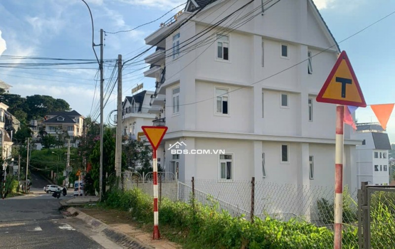 Chính chủ tôi cần bán nhanh (hoặc cho thuê) lô đất đẹp ngay trung tâm Đà Lạt, phường 3, đường Tô Hiến Thành