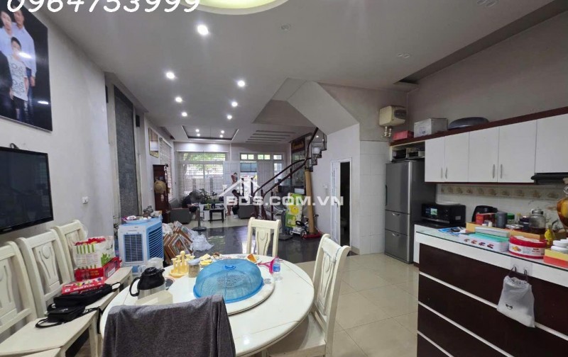 SIÊU VIP – BIỆT THỰ SÂN VƯỜN, Ở SƯỚNG GIỮA LÒNG THỦ ĐÔ
Diện tích thực tế 150m²  Mặt tiền 7.8m  Khu Cán bộ Trung ương