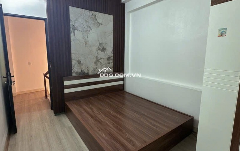Bán nhà phố Trạm - 36m² x 5 tầng, mặt tiền 6m, vị trí đẹp, giá chỉ 6,1 tỷ!