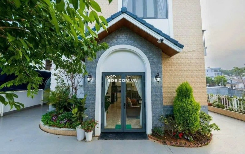 CHO THUÊ VILLA 6 PHÒNG NGỦ 200M2 NAM HỒ PHƯỜNG 11 ĐÀ LẠT 24TR/THÁNG