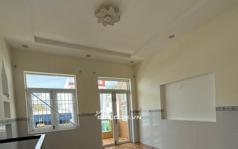 Cần bán nhà Vĩnh Hòa giá 3ty980 đường ô tô tránh nhau cách biển 700m