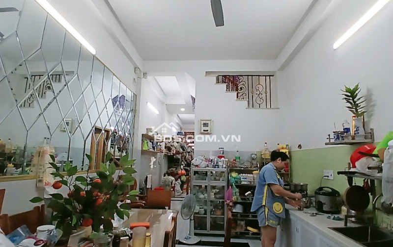 Bán nhà 70m2, 5PN, 4WC, Q.9, Lê Văn Việt, chỉ hơn 6 tỷ
