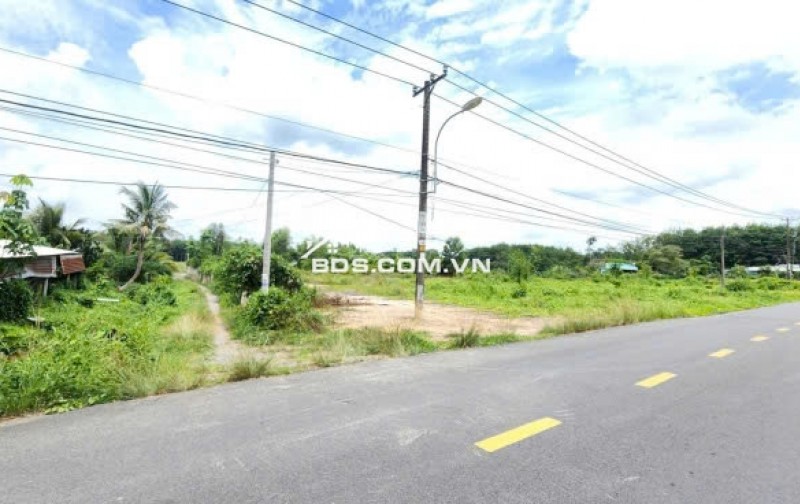 Bán gấp đất tại mặt tiền đường 821 ( Phạm Thị Quới) thuộc xã Phú Mỹ Hưng, huyện Củ Chi, thành phố Hồ Chí Minh .