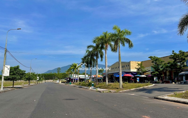 Siêu phẩm lô góc 2 mặt tiền duy nhất tại chợ Đông Phú 156m2, giá 2 tỷ 300