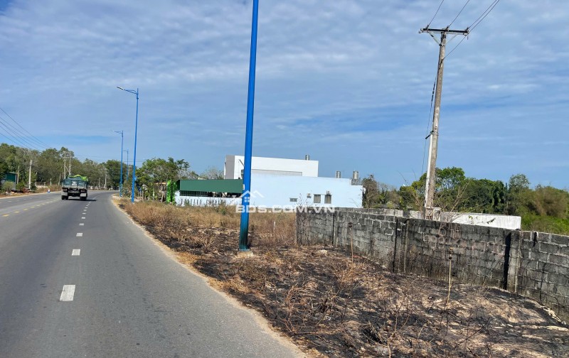 Đất ngợp gần biển đường Nguyễn Chí Thanh xã Tân Bình Thị xã Lagi cách biển 2.5 km