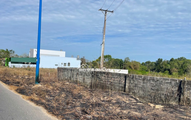 Đất ngợp gần biển đường Nguyễn Chí Thanh xã Tân Bình Thị xã Lagi cách biển 2.5 km