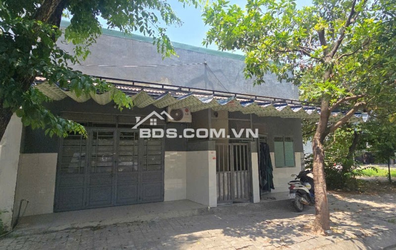 Nhà lô góc diện tích lớn vừa ở vừa có dãy nhà trọ cho thuê