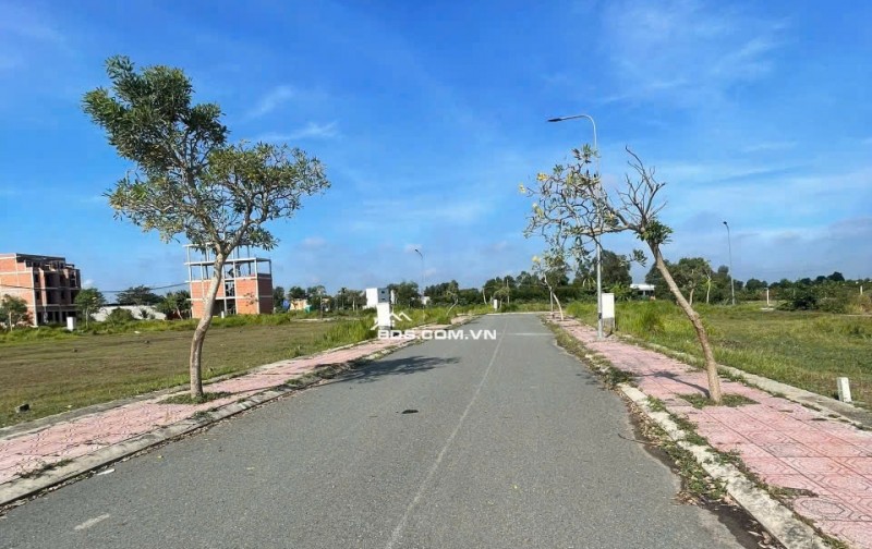 Bán gấp lô đất thổ 5x17, ODT sau lưng chợ, ngay TT. Đức Hòa
