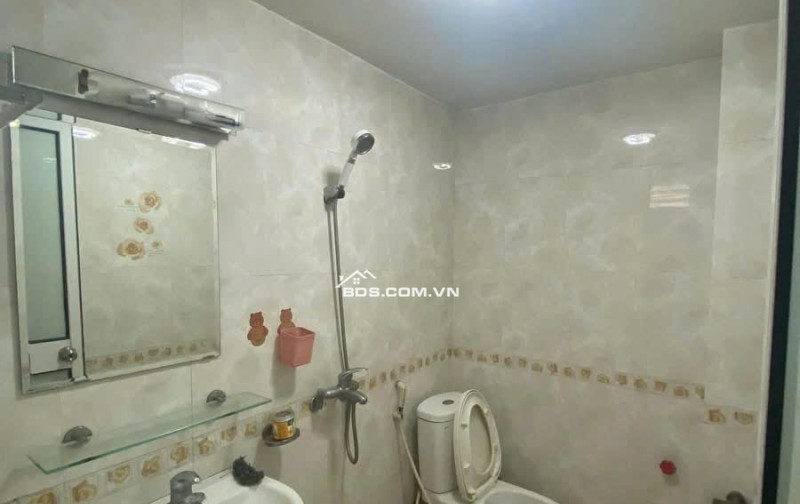 Bán nhà Xuân Thủy - 45m2 , mặt ngõ thông kinh doanh, lô góc, oto qua nhà