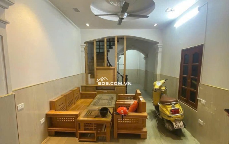 Bán nhà Xuân Thủy - 45m2 , mặt ngõ thông kinh doanh, lô góc, oto qua nhà