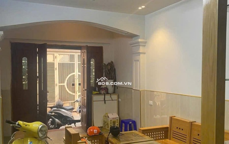 Bán nhà Xuân Thủy - 45m2 , mặt ngõ thông kinh doanh, lô góc, oto qua nhà