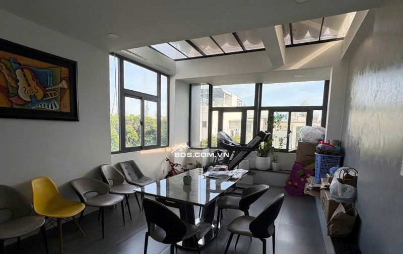 SIÊU PHẨM MẶT TIỀN KHU PHÂN LÔ - KHU VIP NGUYÊN HỒNG - MẶT TIỀN 12M TRẢI NHỰA - 4X18M - 4 TẦNG - 5PN MASTER - 6WC - TẶNG HẾT NỘI THẤT CAO CẤP - SỔ