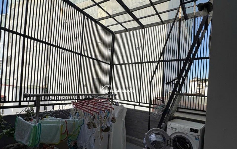 SIÊU PHẨM MẶT TIỀN KHU PHÂN LÔ - KHU VIP NGUYÊN HỒNG - MẶT TIỀN 12M TRẢI NHỰA - 4X18M - 4 TẦNG - 5PN MASTER - 6WC - TẶNG HẾT NỘI THẤT CAO CẤP - SỔ