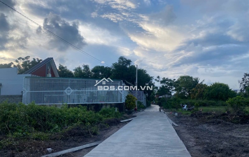 Bán đất 1 sẹc Đinh Bộ Lĩnh xã Tân Phước thị xã Lagi phủ hồng toàn bộ lên thổ cư được ngay