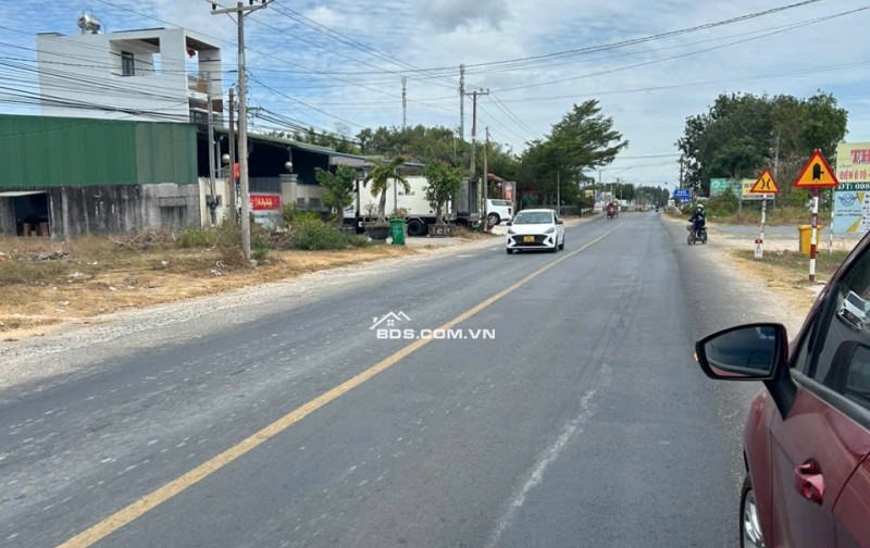 Bán đất đường Tôn Đức Thắng xã Tân Phước Thị xã Lagi cách biển 2.2 km