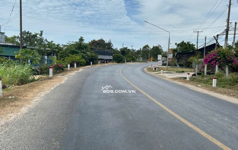 Bán đất đường Tôn Đức Thắng xã Tân Phước Thị xã Lagi cách biển 2.2 km