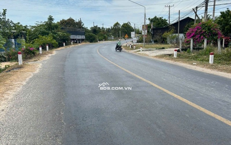 Bán đất đường Tôn Đức Thắng xã Tân Phước Thị xã Lagi cách biển 2.2 km