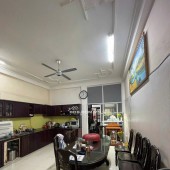 Bán nhà mặt tiền trung tâm Quận 9 - chính chủ