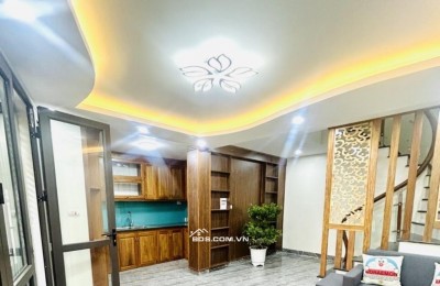 Lĩnh nam, 5 tầng, mt siêu khủng 6,5m, k quy hoạch, ngõ nông