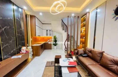 Nhà Đẹp Gần Đường Lĩnh Nam, Hoàng Mai 30m, 5 tầng, mt 4.6m, giá 5.8 tỷ