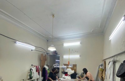 Cho thuê nhà 4 tầng tại ngõ 84 Ngọc Khánh, Ba Đình. Nhà rộng, ngõ nông ô tô đỗ cửa. Chỉ 12tr