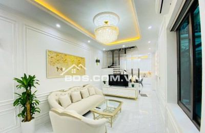 Nhà Đẹp Lô Góc, Gần Đường Ô TÔ, Đường Láng, Đống Đa 53m, 4 tầng, mt 4.1m, giá 14.2 tỷ.