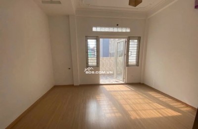 Bán nhà 4 tầng Nguyễn Văn Cừ, Cách ô tô - Hồng Tiến 20m, 55m2, Ko QH, 6 tỷ 2