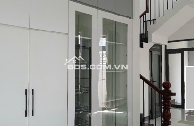 Căn BIỆT THỰ 3 TẦNG.  Đ. Trần Văn Hiển, Trung An, TP Mỹ Tho. Hẻm Ô tô lưu thông 2 chiều.