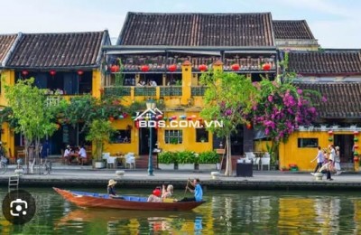 Tòa khách sạn sang trọng -Ngay trung tâm phố cổ Hội An -Dòng tiền 300 triệu tháng-Giá chỉ 36,95 tỷ